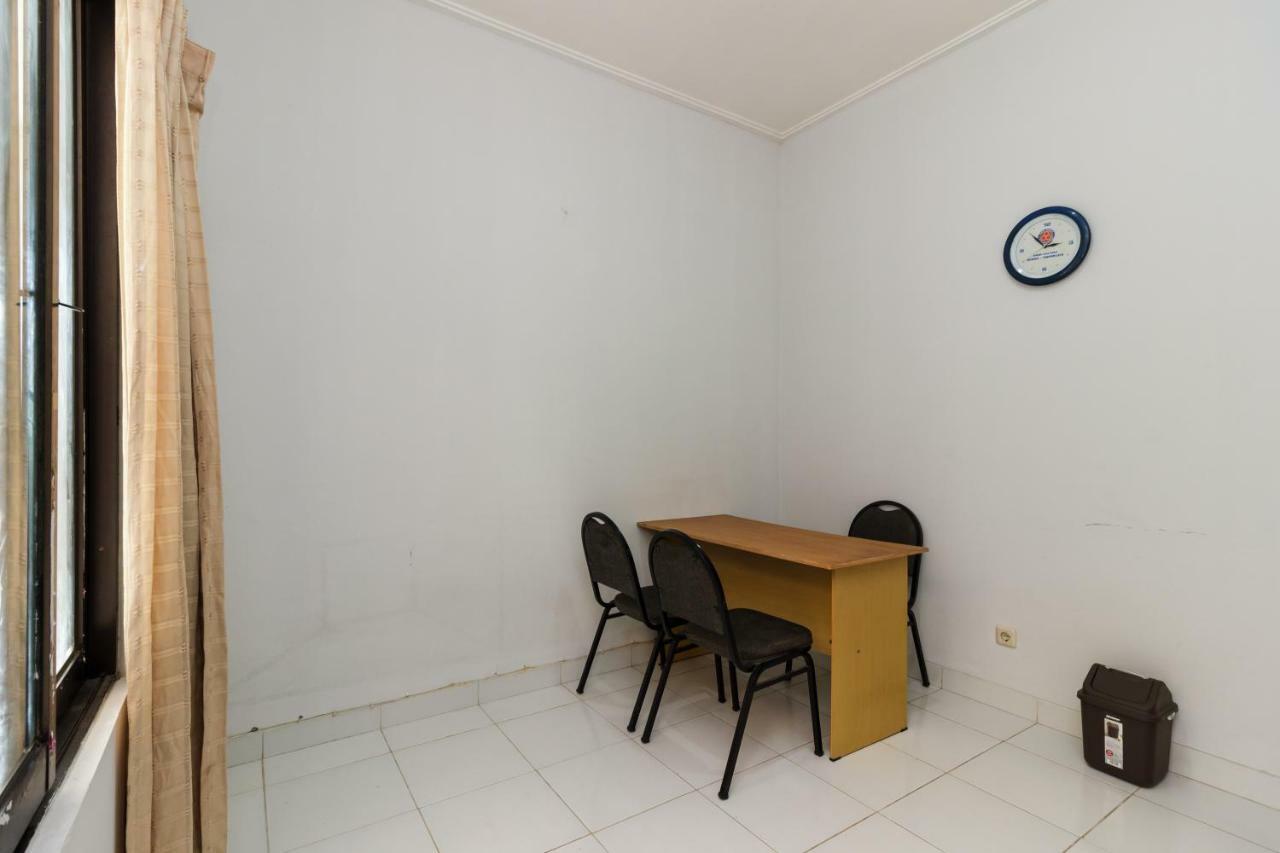 Reddoorz Syariah Near Pondok Indah Mall 3 Джакарта Экстерьер фото